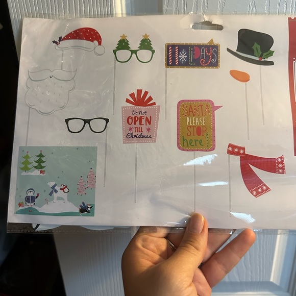 Holiday Time 10 Piece Christmas Photo Booth Back Drop & Prop Kit NWT - Picture 9 of 11